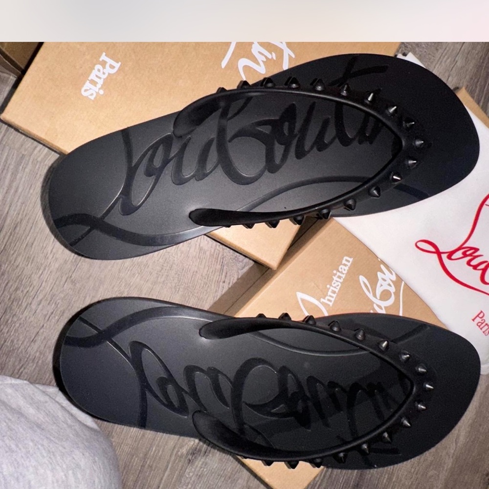 Christian Louboutin  LUBI FLIP SPIKED Black Studded FLIP FLOPS size 10